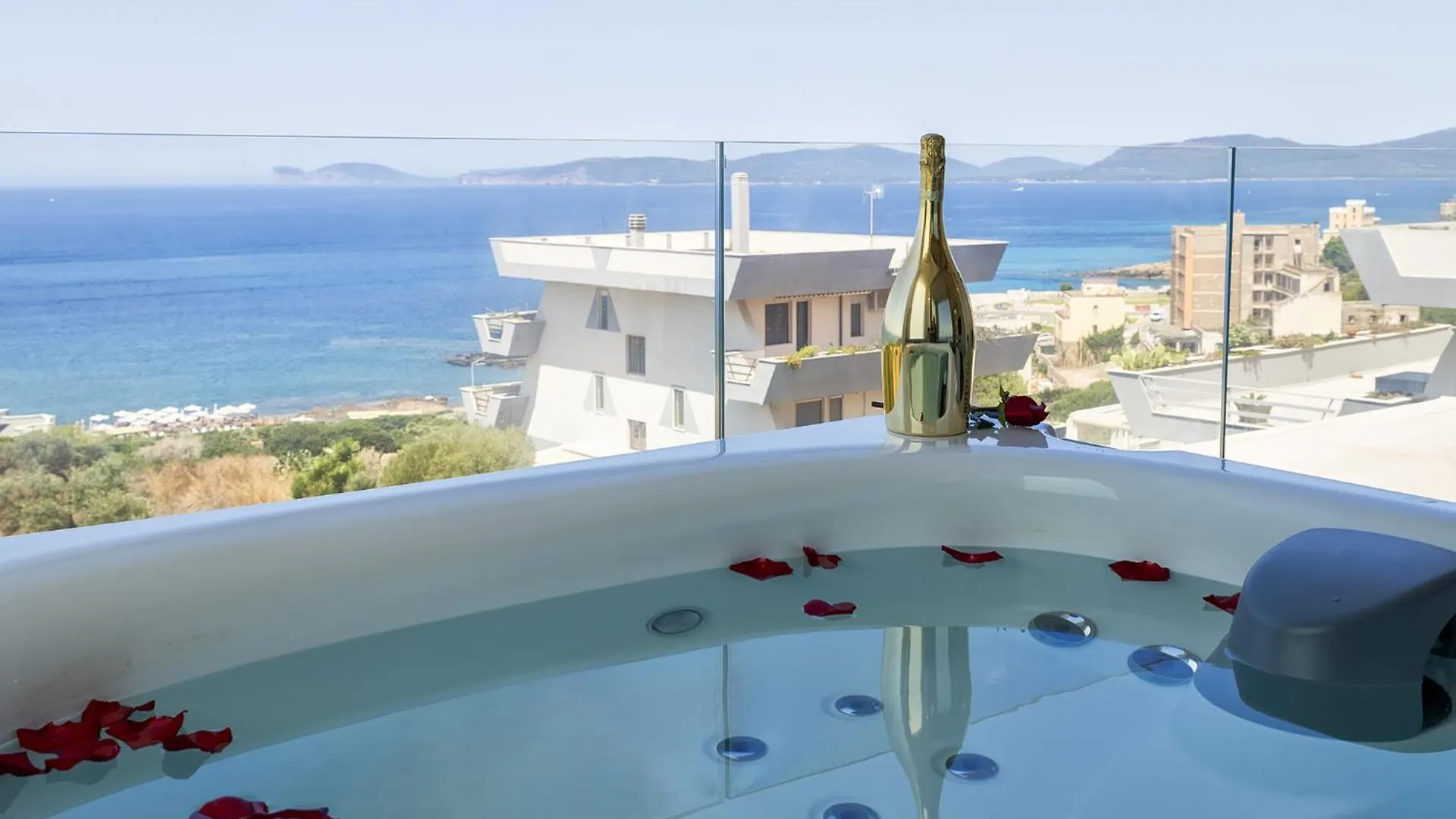 Amare Penthouse With Hot Tub Facing The Sea Apartment Alghero